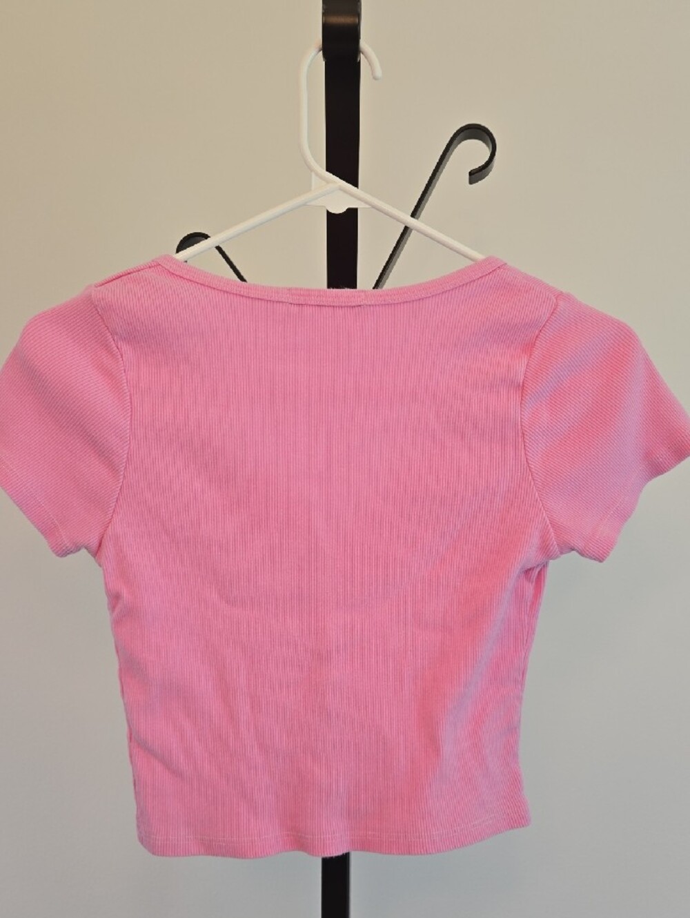 Brandy Melville Bubblegum Pink Ribbed Button-Front Crop Tee - Picture 2 of 5